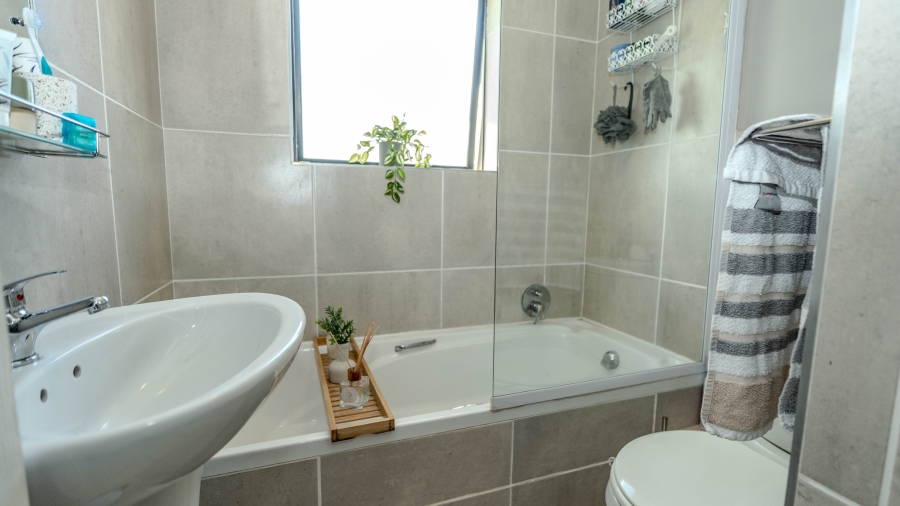 2 Bedroom Property for Sale in Silver Oaks Western Cape